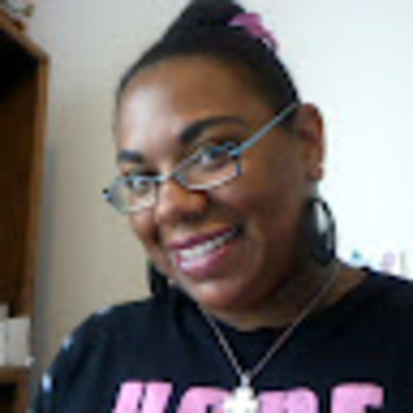 Meet your Posher, Jenniffer - Picture 1 of 1